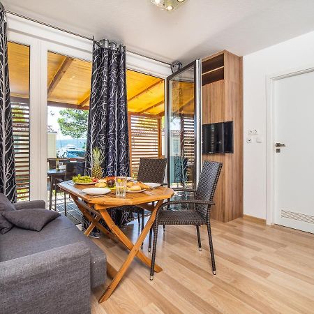 Mediteran Travel Mobile Homes Uvala Slana セルツェ エクステリア 写真