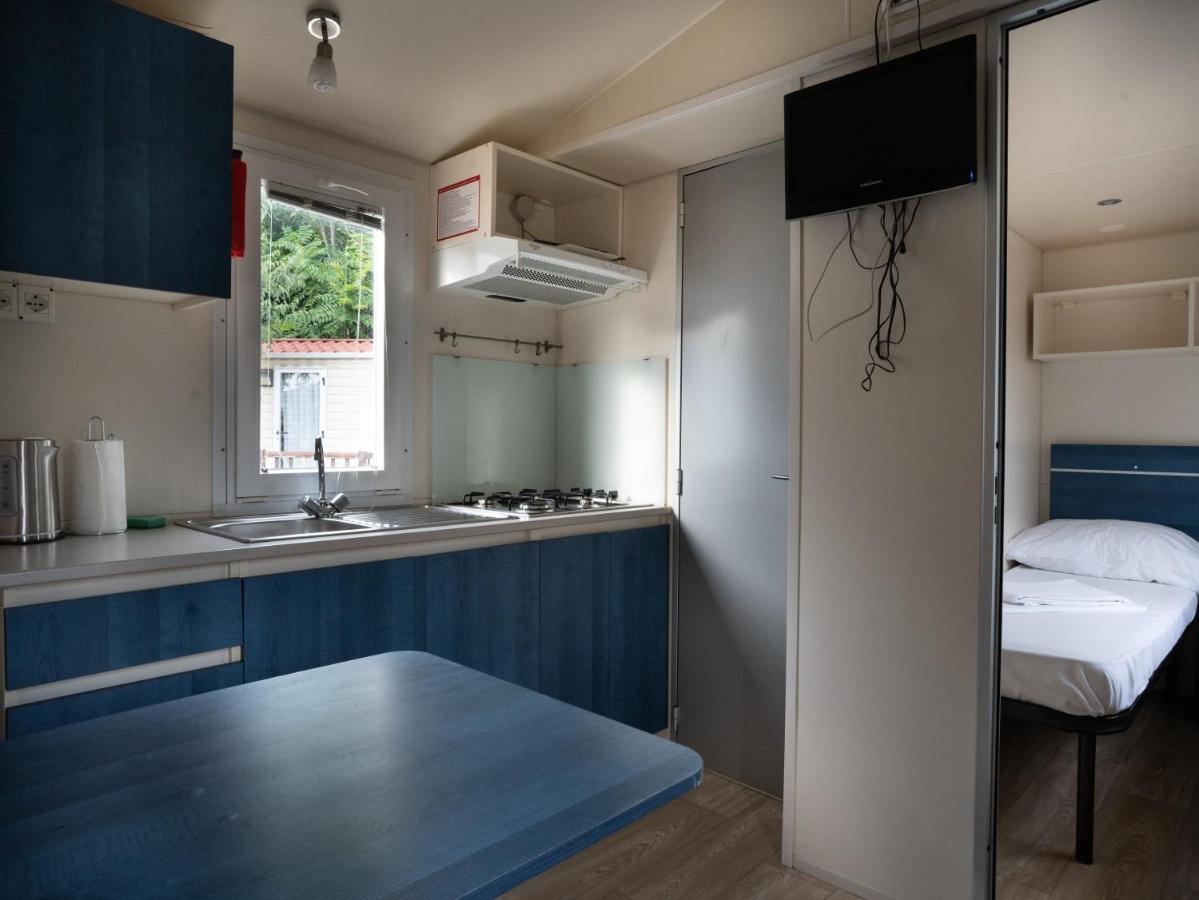 Mediteran Travel Mobile Homes Uvala Slana セルツェ エクステリア 写真
