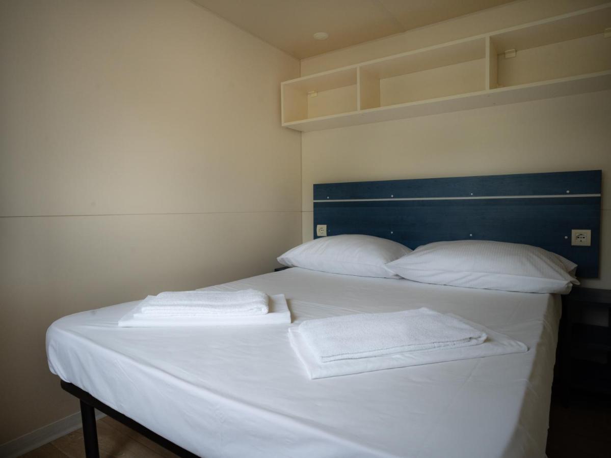 Mediteran Travel Mobile Homes Uvala Slana セルツェ エクステリア 写真