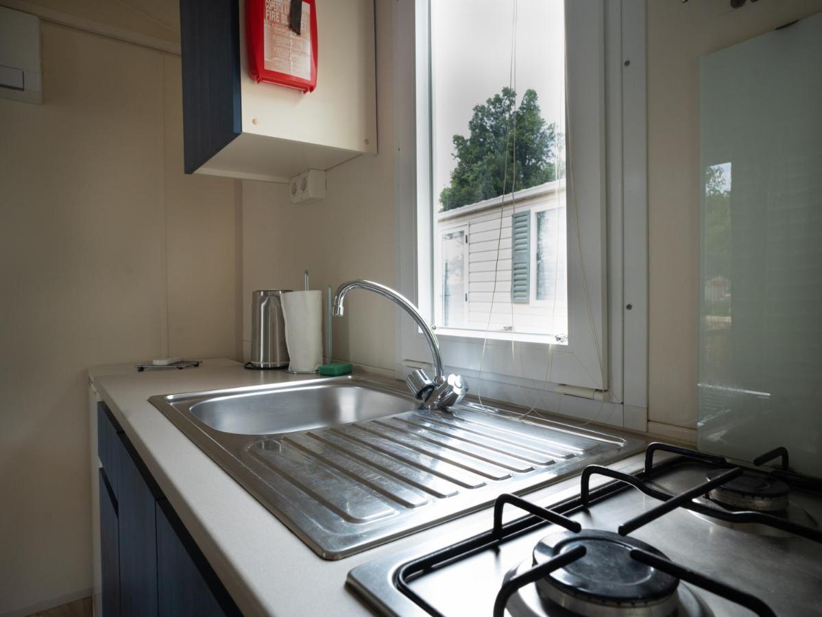 Mediteran Travel Mobile Homes Uvala Slana セルツェ エクステリア 写真