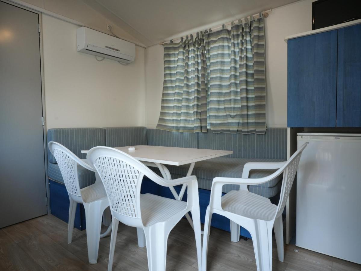 Mediteran Travel Mobile Homes Uvala Slana セルツェ エクステリア 写真