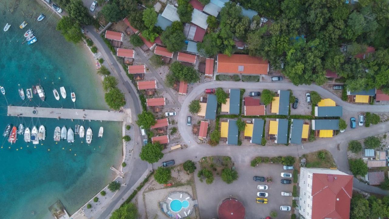 Mediteran Travel Mobile Homes Uvala Slana セルツェ エクステリア 写真